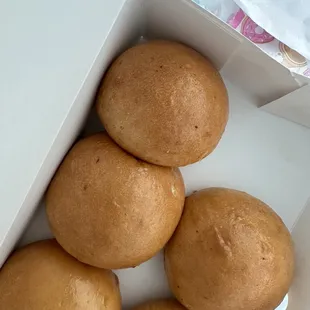 Love this place!  All pastries always fresh.  Great service always!