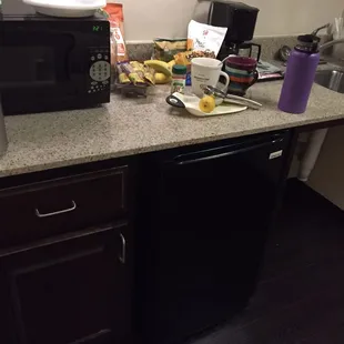 Kitchen.. No dishes or silverware provided