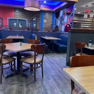 The two other parties that are confusing the kitchen enough to make us not eat for nearly 1.5 hours.