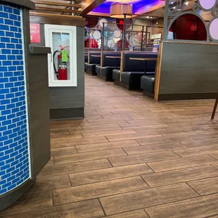 the inside of a fast food restaurant