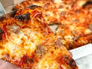 Zee’s Pizzeria