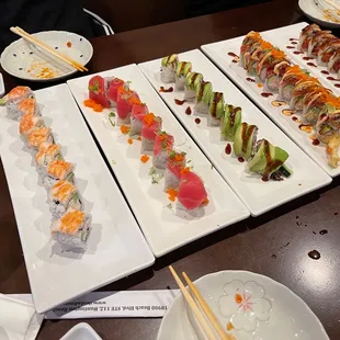 Special roll, if you want something, ask to server. They are so great!