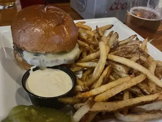 Plum's Neighborhood Bar & Grill