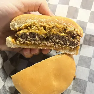 Chili cheeseburger