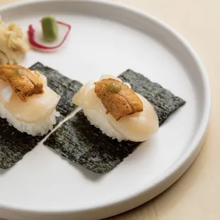 Hokkaido Scallop, Santa Barbara uni grab hand roll