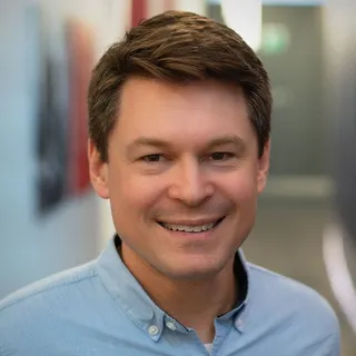 Ian L.