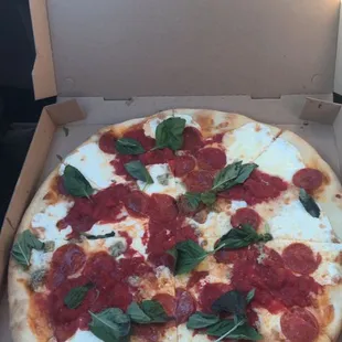 Formagi pie, add pepperoni