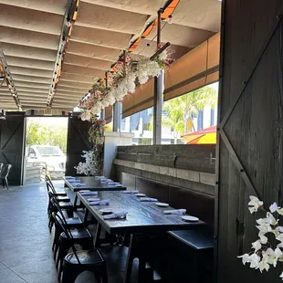 "Outside patio" seating