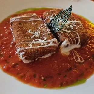 The Mozzarella Fritta appetizer had a nice quality cheese, just lightly fried, and served on top of a splendid marinara.