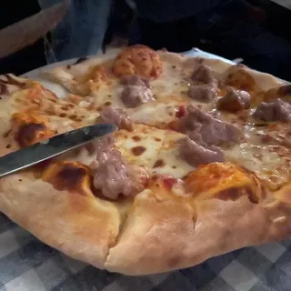 pizza funghi e salsiccia
