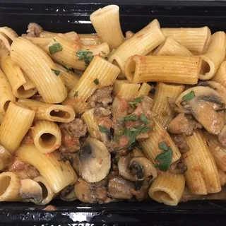 Rigatoni Funghi e Salsiccia