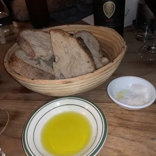 Cestino di Pane, Sale, Olio