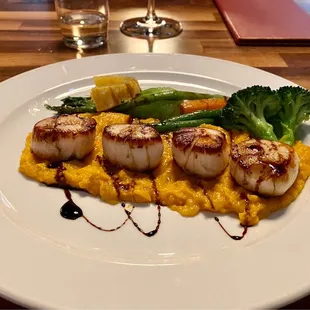 Pan Seared Scallops, Sweet Potato Purée, Balsamic Glaze