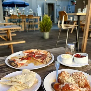 Ciao! Happy Hour! Polpette al Sugo and Diavola Pisa!