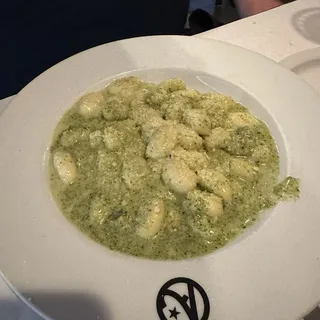 Gnocchi con Pesto Pasta
