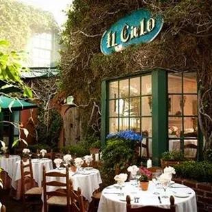 Il Cielo&apos;s Front Patio.