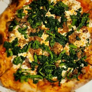 Brocollirabe and sausage pie