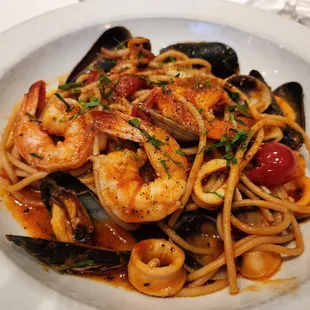 Spaghetti (whole wheat option) di mare!
