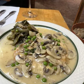 Filetti di Pollo con Funghi e Piselli