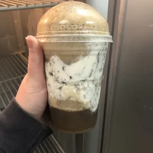 Gelato galleggiante (drowned in coke) with cookies and cream