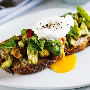 Crushed avocado bruschetta