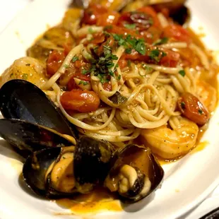 pasta dish, pasta, food