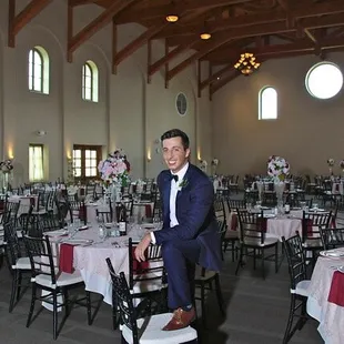 Petruskas show off the ambience of Villa Bellezza Ballroom, just gorgeous...