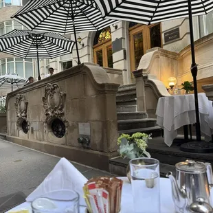 The tables halfway up the stairs (this is the former John Rockefeller townhouse) looked like great places to dine.