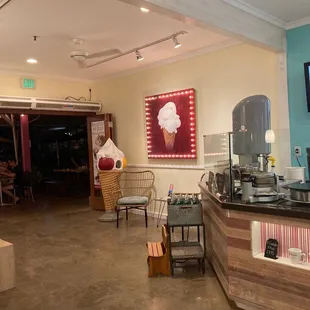 Ilgelsto sit and eat