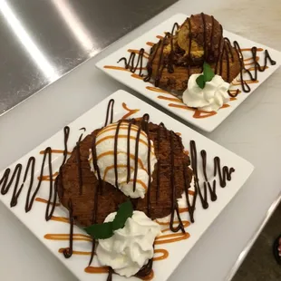 Giant Cookie with Tahitian Vanilla Gelato.