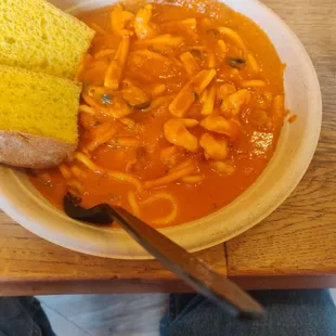 Spaghetti mare with pink sauce