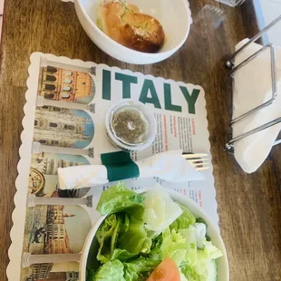 Huge fresh side salad and garlic rolls... Delicious!