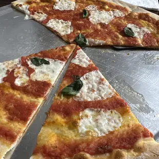 Margarita pizza-delicious!