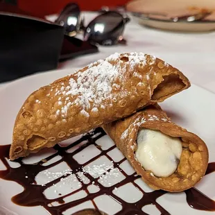 Nicely crisp, not overly sweet cannoli