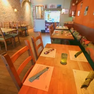 sushi and sashimi, interior