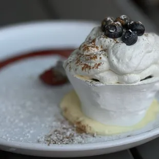 Meringa ai frutti di bosco e crema al limoncello