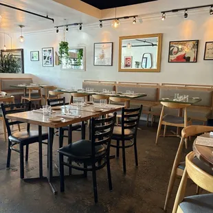 interior, ramen and noodles