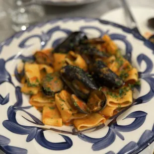 MEZZI PACCHERI COZZE E VONGOLE