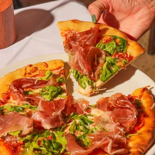 Pizza Prosciutto and Arugula