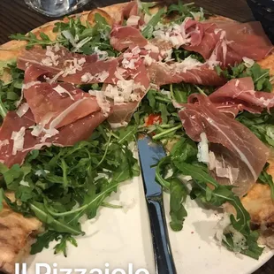 Prosciutto and Arugula Pizza