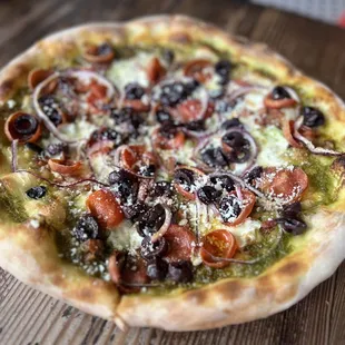 Pesto, pepperoni, bacon