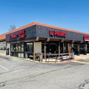 the outside of a restaurant