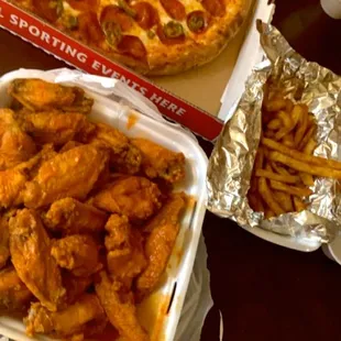XL Pepperoni &amp; Jalapeño Pizza, 30 Hot Wings, French Fries