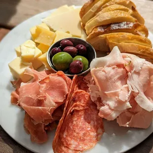 Meat &amp; Cheese Plate | Instagram: @telephonesmoothie