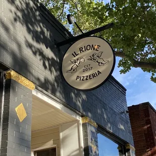 a sign for a pizza restaurant