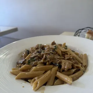 Penne Funghi e Salsicce