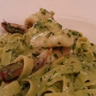 Fettuccine Al Pesto Con Gamberi