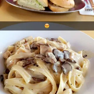 Fettuccine Alfredo