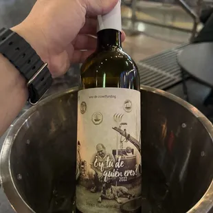 Crowdfunded white wine blend from Spain