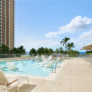 Ilikai Hotel's Wadding Pool